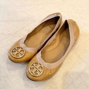 TORY BURCH Caroline Nude Tan Patent Leather Ballet Flats Women’s 9.5 EEUC!